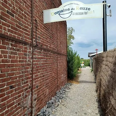 Roulotte Et Jacuzzi De Rachel Au Domaine Du Reuze Holiday home Winnezeele