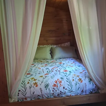 Ferienhaus Roulotte Et Jacuzzi De Rachel Au Domaine Du Reuze