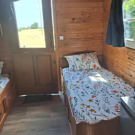 Ferienhaus Roulotte Et Jacuzzi De Rachel Au Domaine Du Reuze *