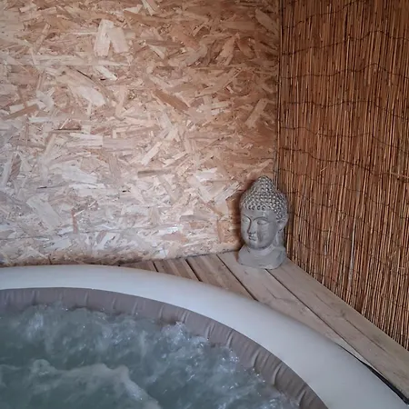 Roulotte Et Jacuzzi De Rachel Au Domaine Du Reuze *