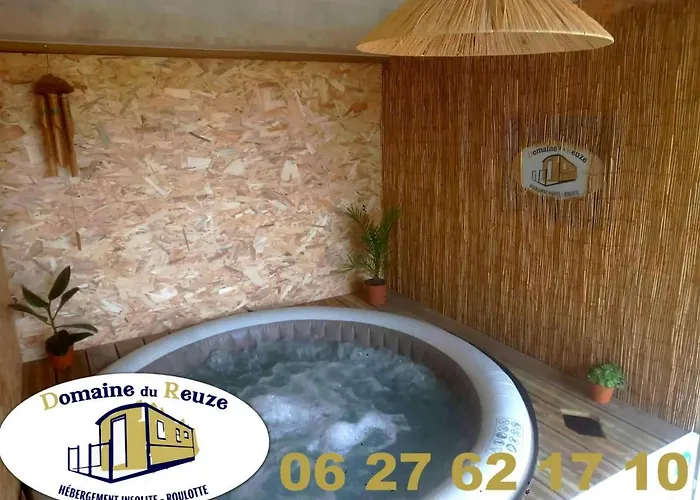 Roulotte Et Jacuzzi Au Domaine Du Reuze Hébergement de vacances