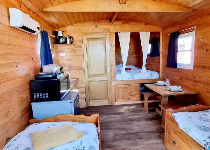 Roulotte Et Jacuzzi Au Domaine Du Reuze Hébergement de vacances